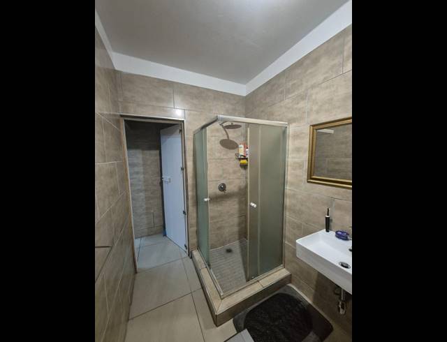 1 BEDROOM APARTMENT FOR SALE IN ESSENWOOD
